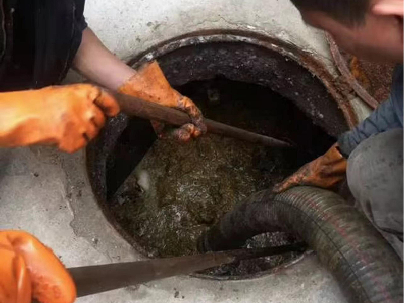 沙依巴克清理化粪池时如何避免沼气的危害?